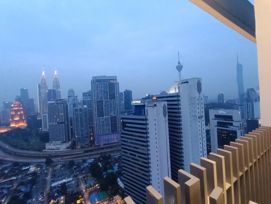 Cl 27A Insta Klcc View & Infinity Pool View Apartamento Kuala Lumpur Exterior foto
