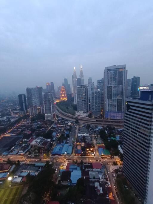 Cl 27A Insta Klcc View & Infinity Pool View Apartamento Kuala Lumpur Exterior foto