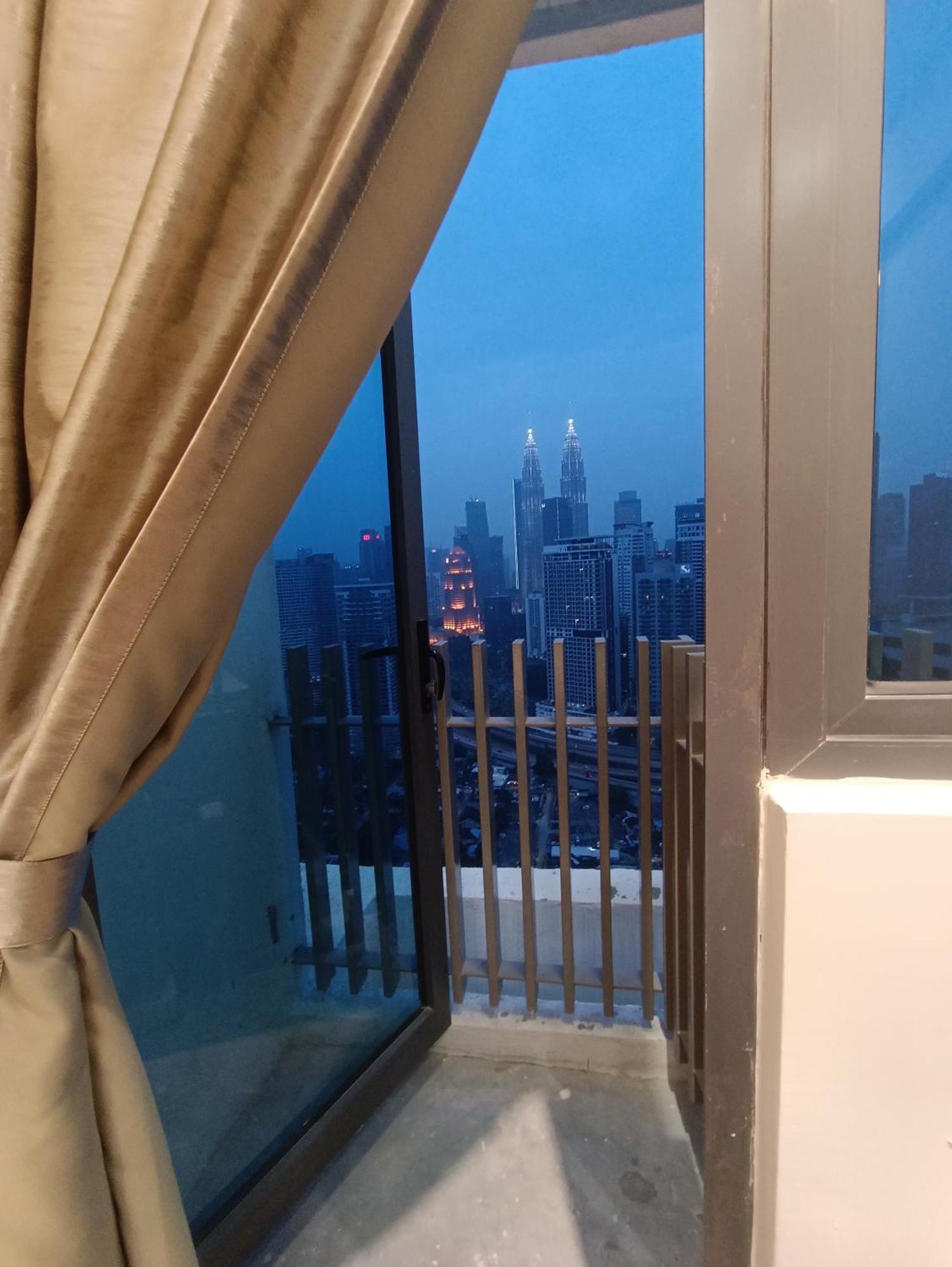 Cl 27A Insta Klcc View & Infinity Pool View Apartamento Kuala Lumpur Exterior foto